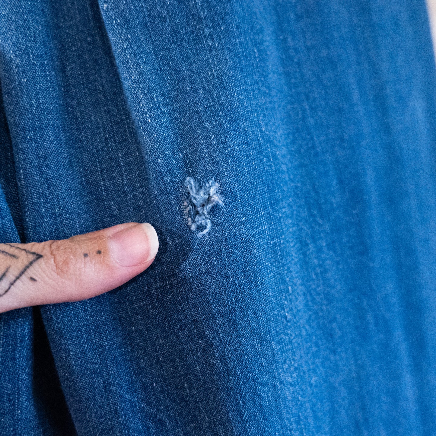 vintage 70s high waisted levi jeans with no butt pockets / 26x33