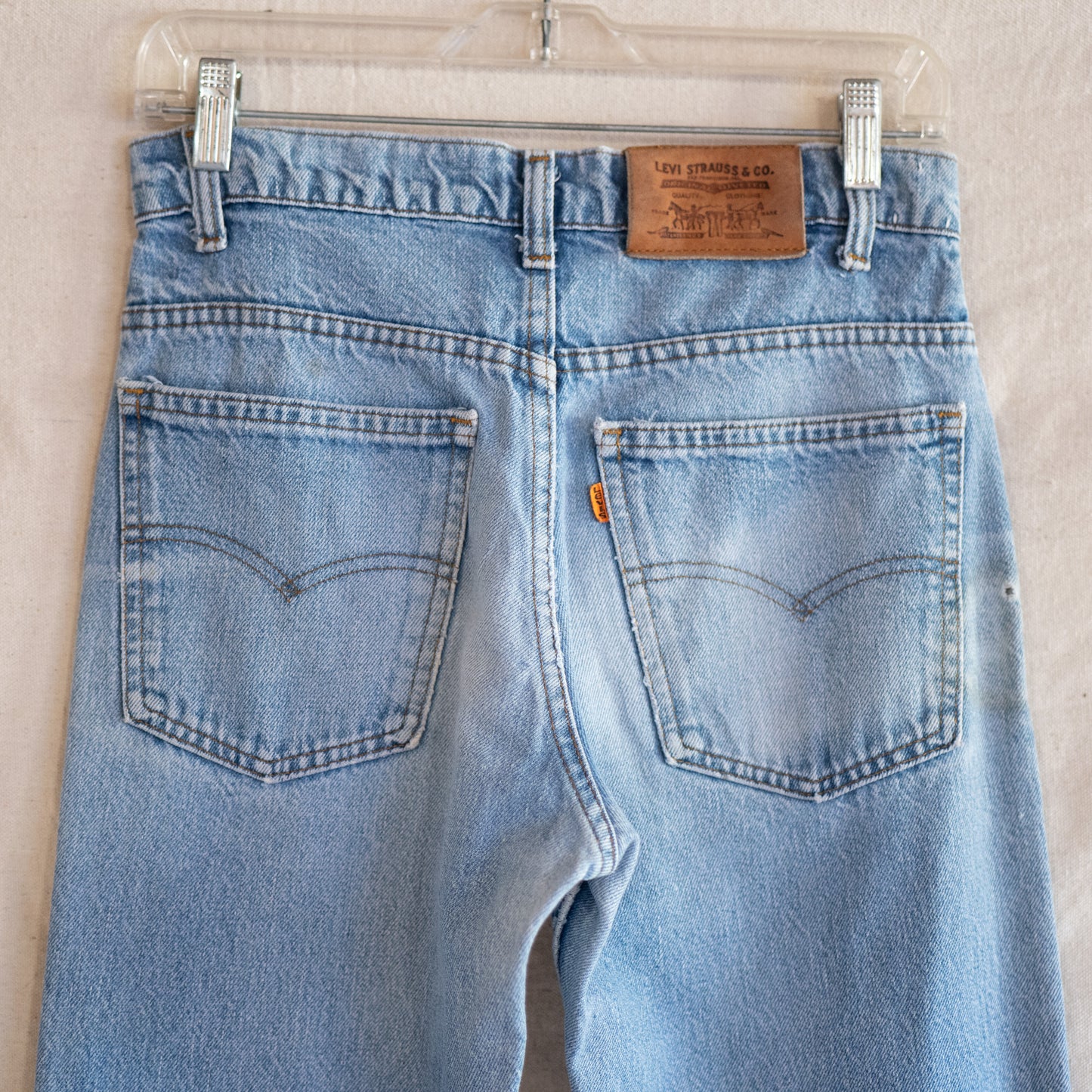 vintage 70s orange tab distressed levi jeans / 29x28