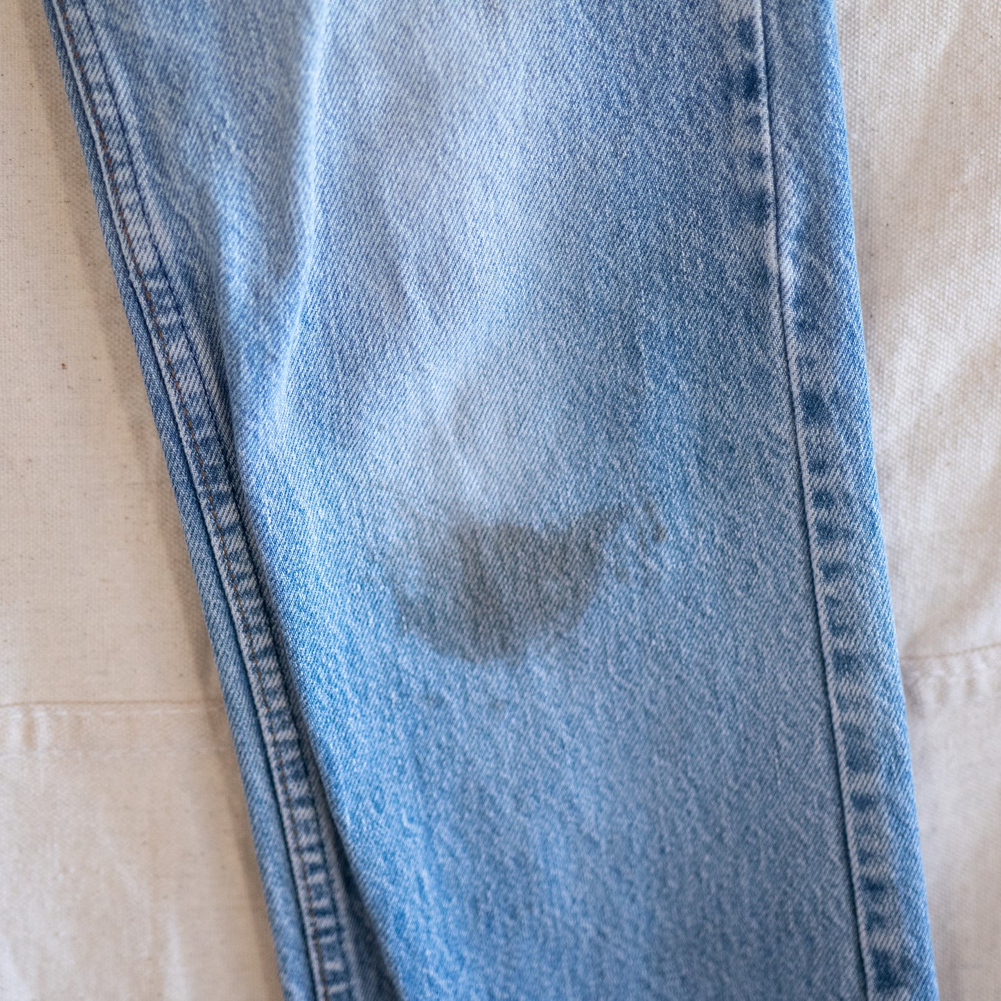 vintage 70s orange tab distressed levi jeans / 29x28