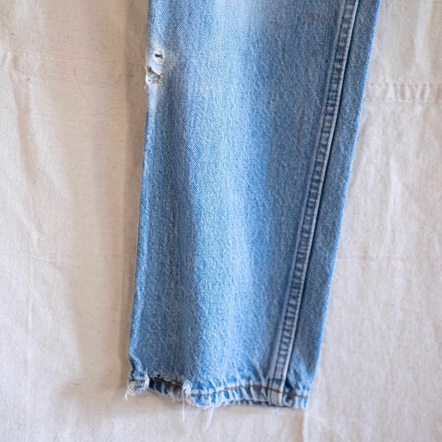 vintage 70s orange tab distressed levi jeans / 29x28