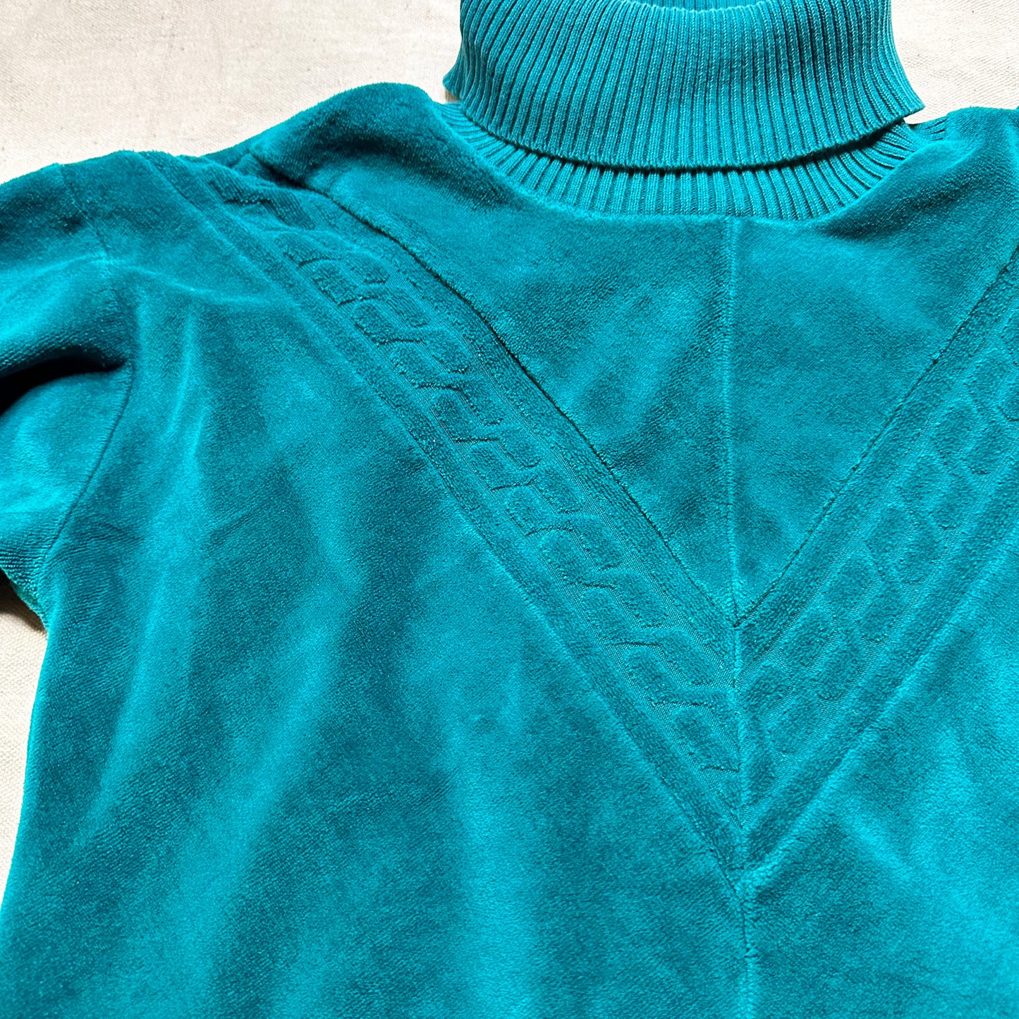 vintage 80s emerald green velvet turtleneck sweatshirt