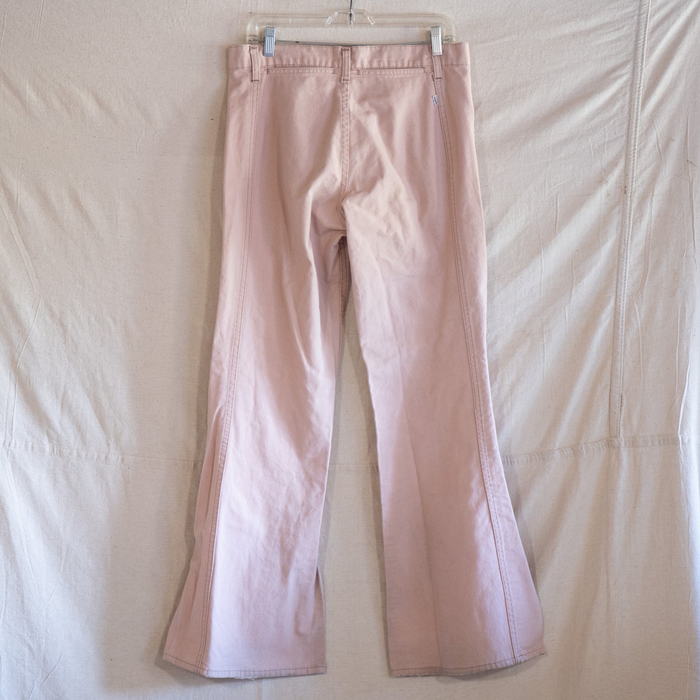 vintage 80s blush pink wide flare levis jeans / 33x32
