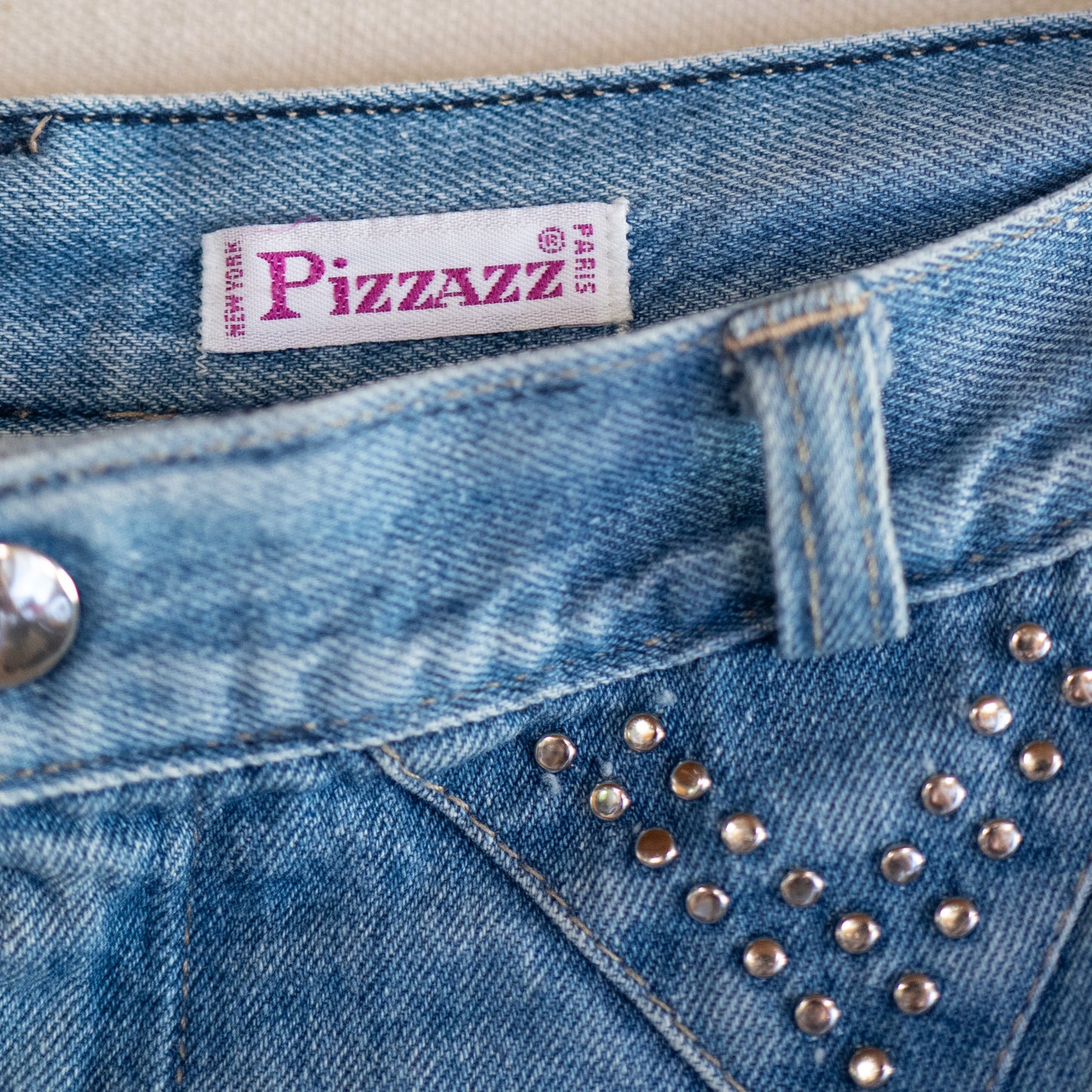 PIZZAZZ vintage 80s studded high waisted mom jeans / 28x28