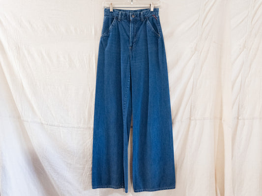 vintage 70s high waisted levi jeans with no butt pockets / 26x33