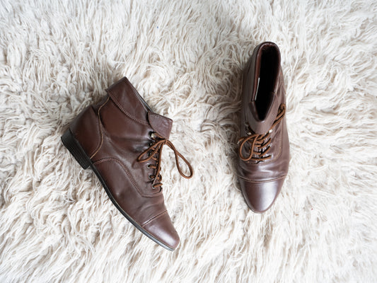 vintage 80s chocolate brown leather ankle boots / size 9 womens